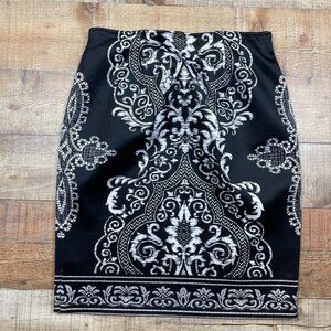 Valarie Stevens Black & White Knit Skirt size Small